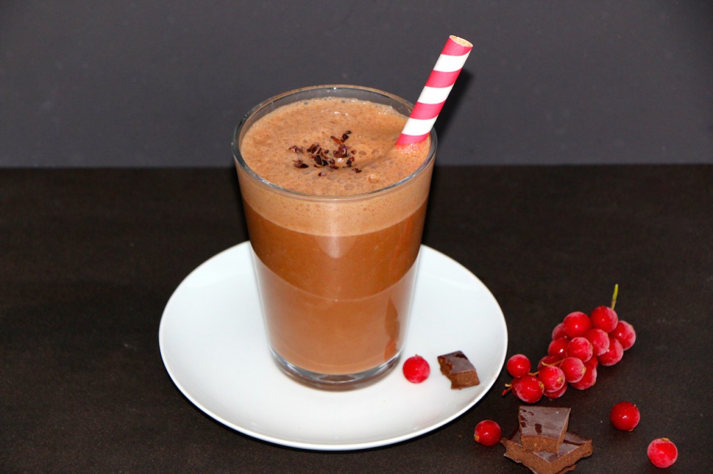 Hilft beim Verlangen auf Süßes: Kokos-Schokoladen-Smoothie – NaturallyGood