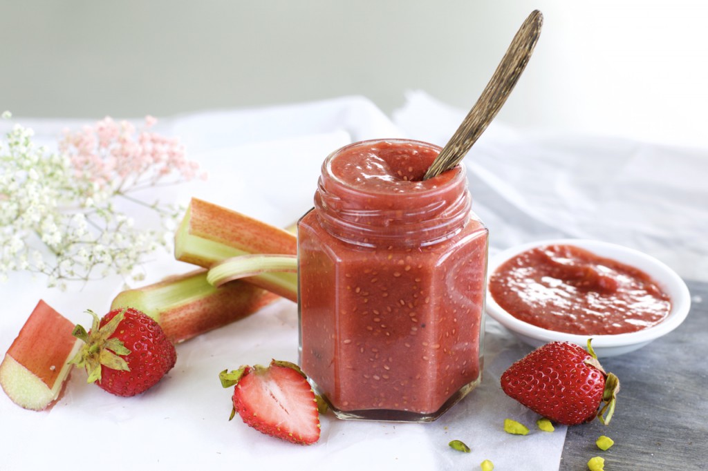 Selbstgemachte Erdbeer-Rhabarber-Marmelade mit Chia – NaturallyGood