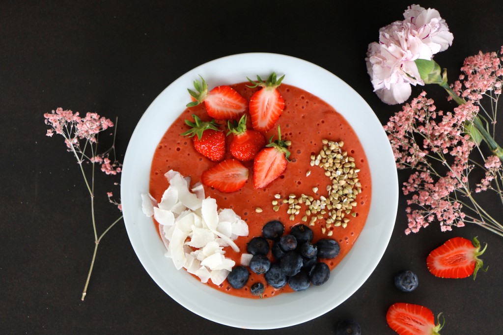 erdbeer_smoothiebowl01