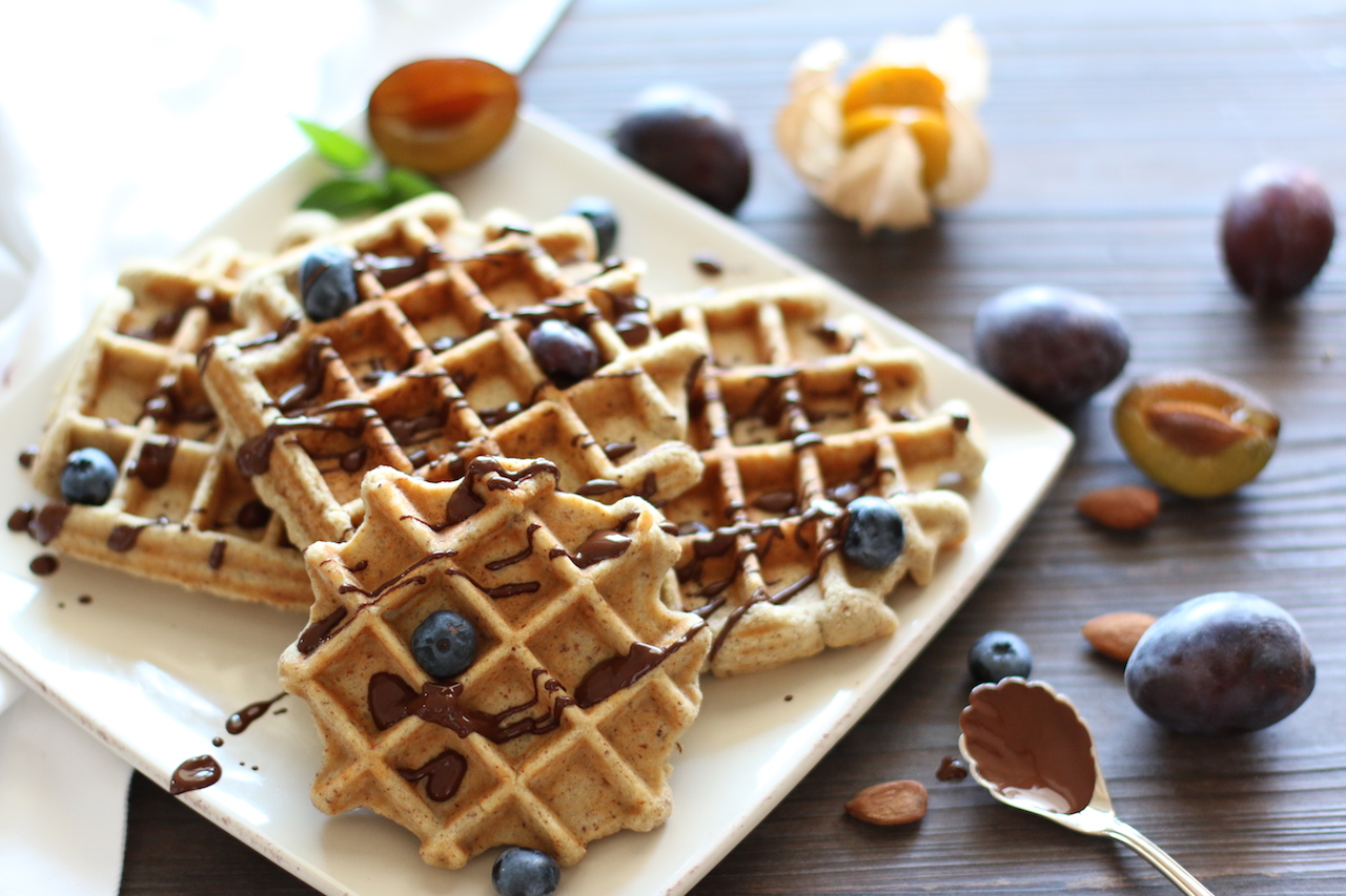 Leckere Waffeln aus Kokos- und Mandelmehl (zucker- und glutenfrei ...