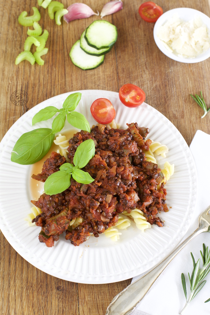 Linsenbolognese mit Pasta (vegan) Grundrezept - NaturallyGood