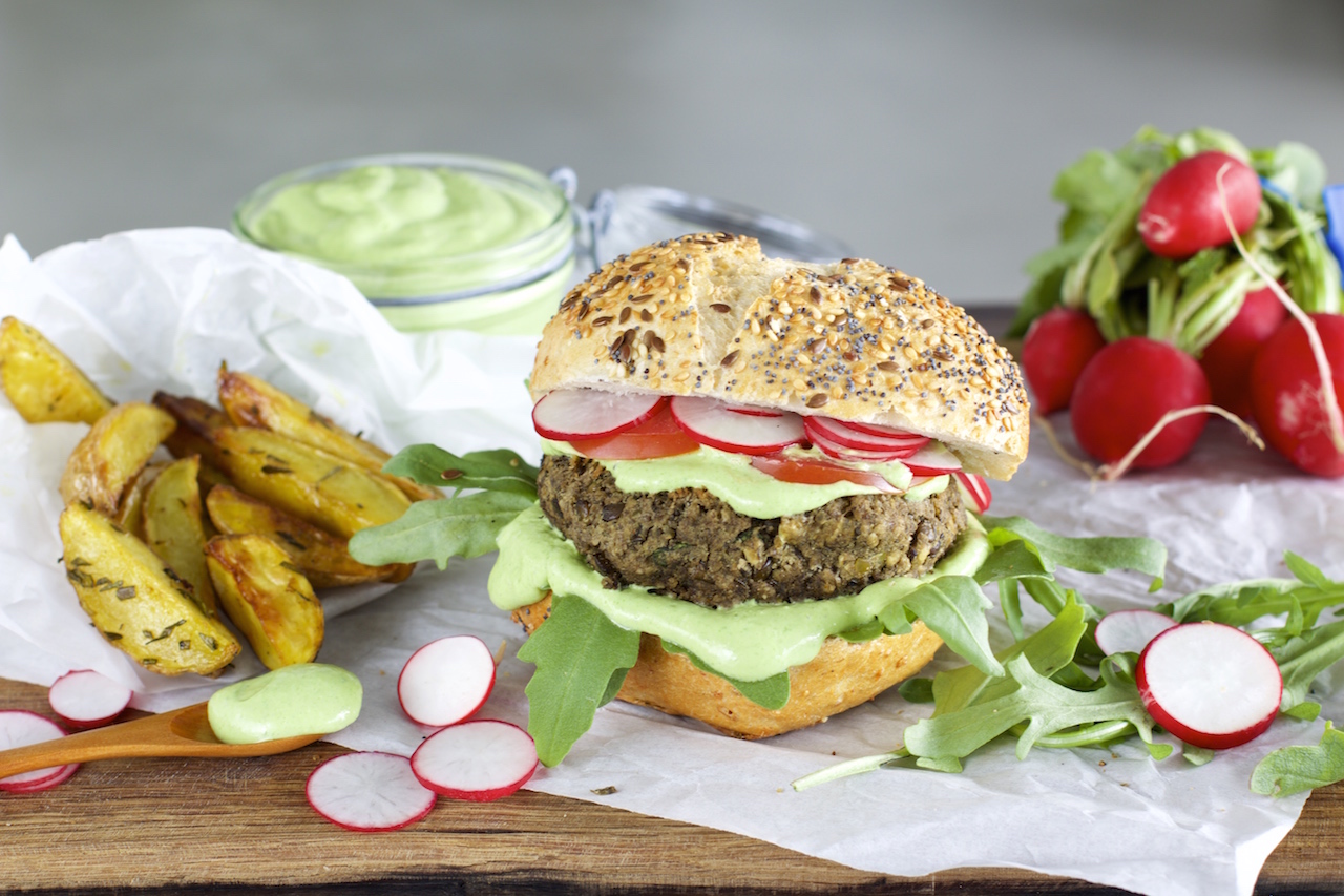 Veggie-Burger mit Rucola-Mayonnaise für „Unsere Heimat – echt &amp; gut ...