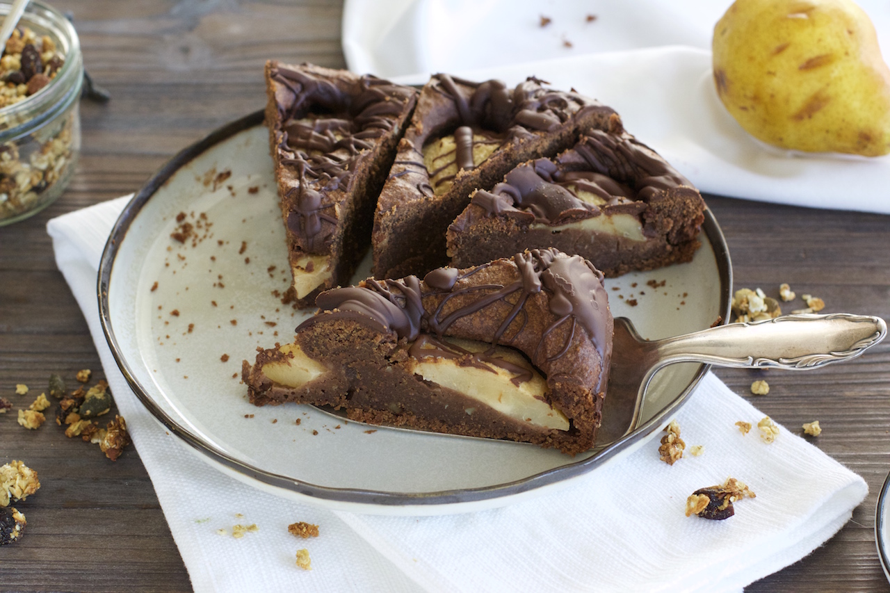 Saftiger Schokoladen-Birnenkuchen (vegan) - NaturallyGood