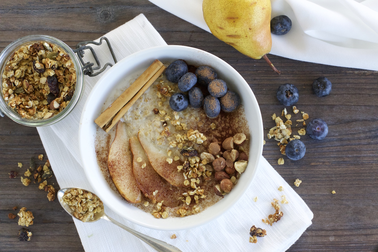 Buchweizen-Zimt-Porridge mit Birnen und Rohkakao (glutenfrei &amp; vegan ...