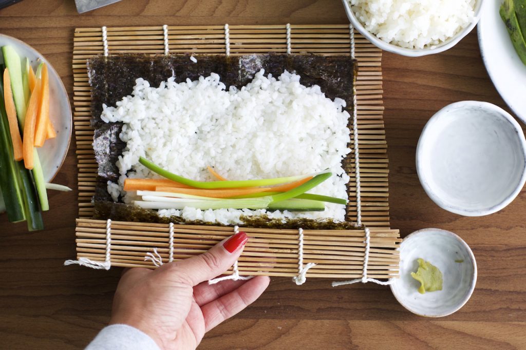 Sushi Maki-Rollen selber machen | Schritt für Schritt Anleitung für ...