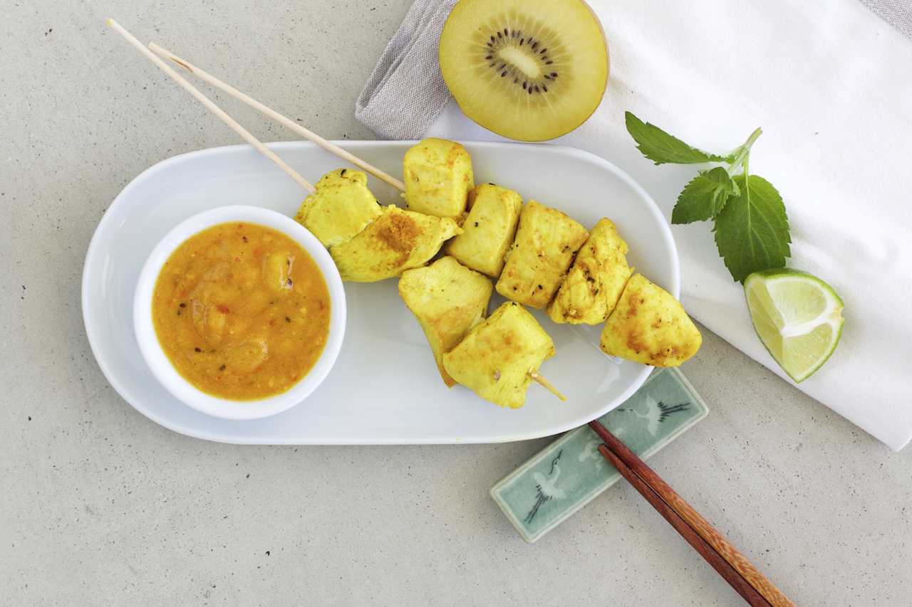 Kurkuma Hähnchen Spieße mit fruchtigem Bananen-Kiwi-Curry-Dip &amp; Thai ...