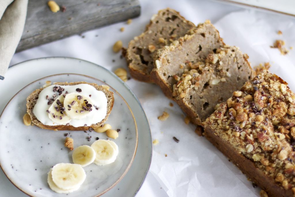 Bananenbrot mit Erdnüssen | Gesundes Frühstücks- &amp; Fitnessbrot ...