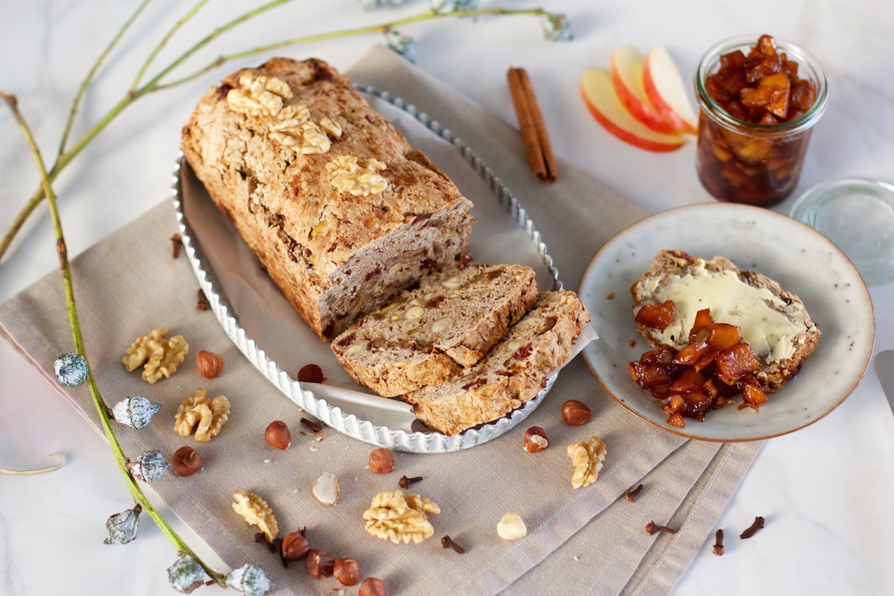 Gesundes Apfelbrot mit Apfel-Chutney für JAZZ™ Äpfel* - NaturallyGood