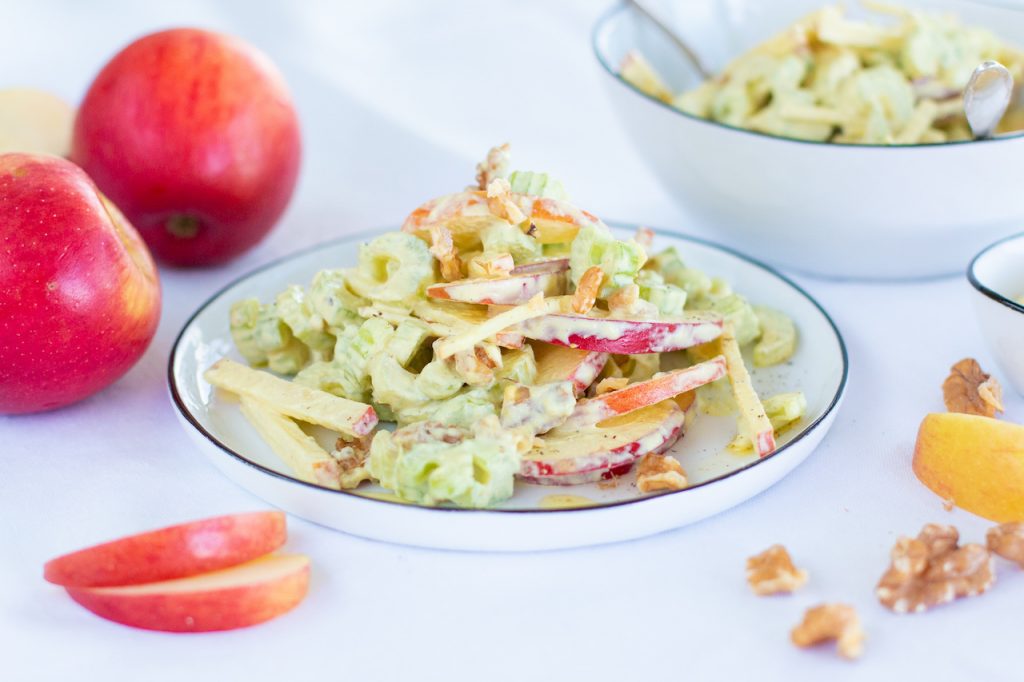 Leichter Waldorf-Salat mit gesunder Mayonnaise {vegan &amp; gesund ...